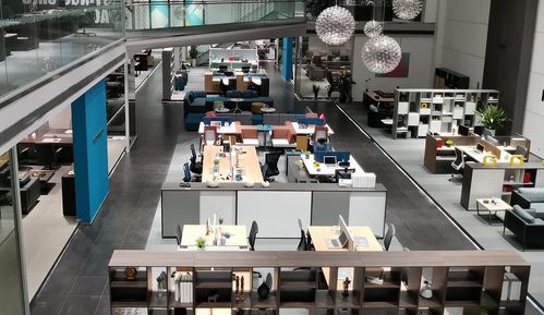 設計驅動創新，服務贏得信賴 中山市品盛家具攜冠品盛辦公家具深耕會務服務新篇章